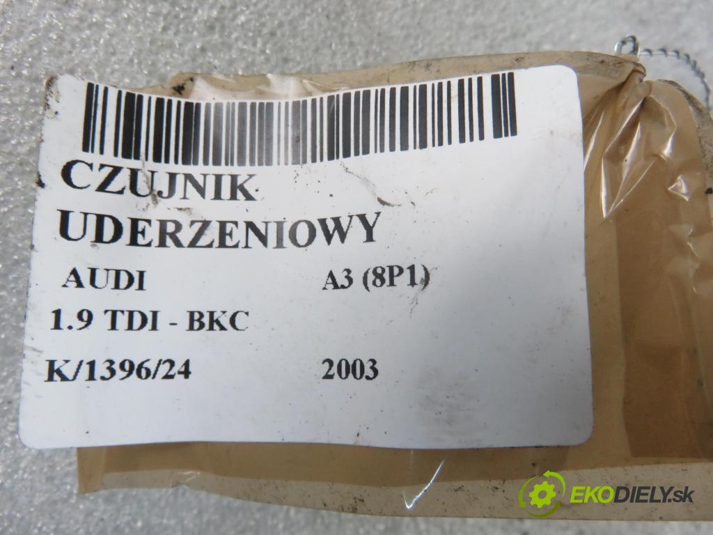 AUDI A3 (8P1) HB 2003 77,00 1.9 TDI PD 105 - BKC 1896,00 Snímač nárazu 8E0959651B (Snímače nárazu)