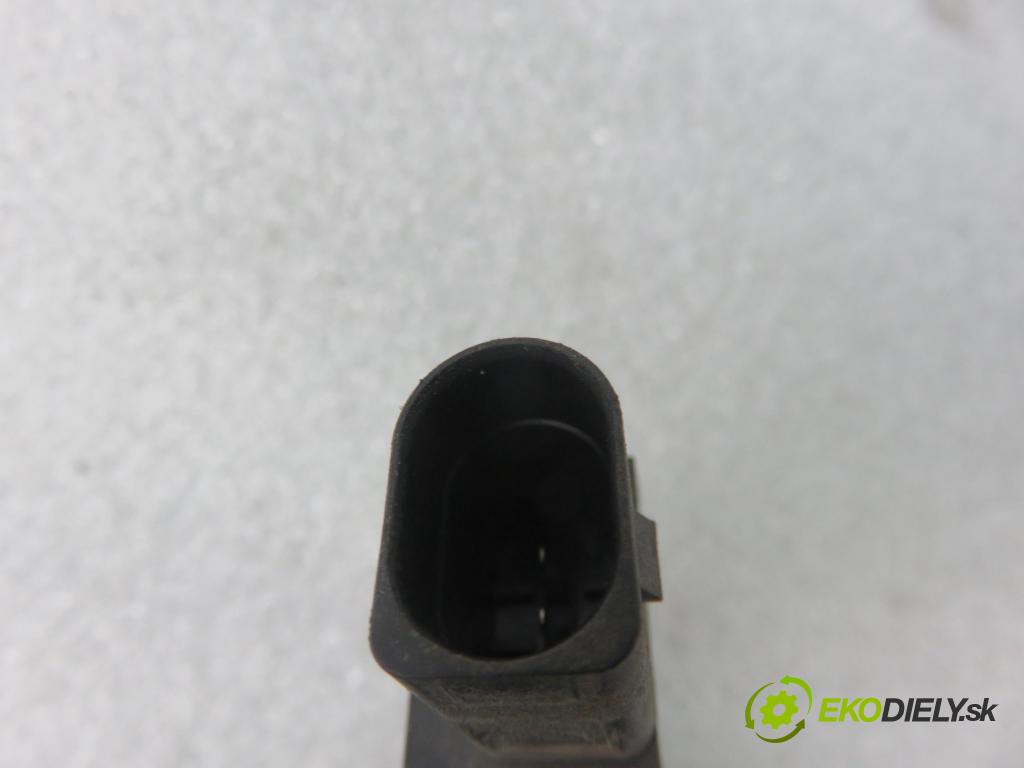 AUDI A3 (8P1) HB 2003 77,00 1.9 TDI PD 105 - BKC 1896,00 Snímač nárazu 8E0959651B (Snímače nárazu)