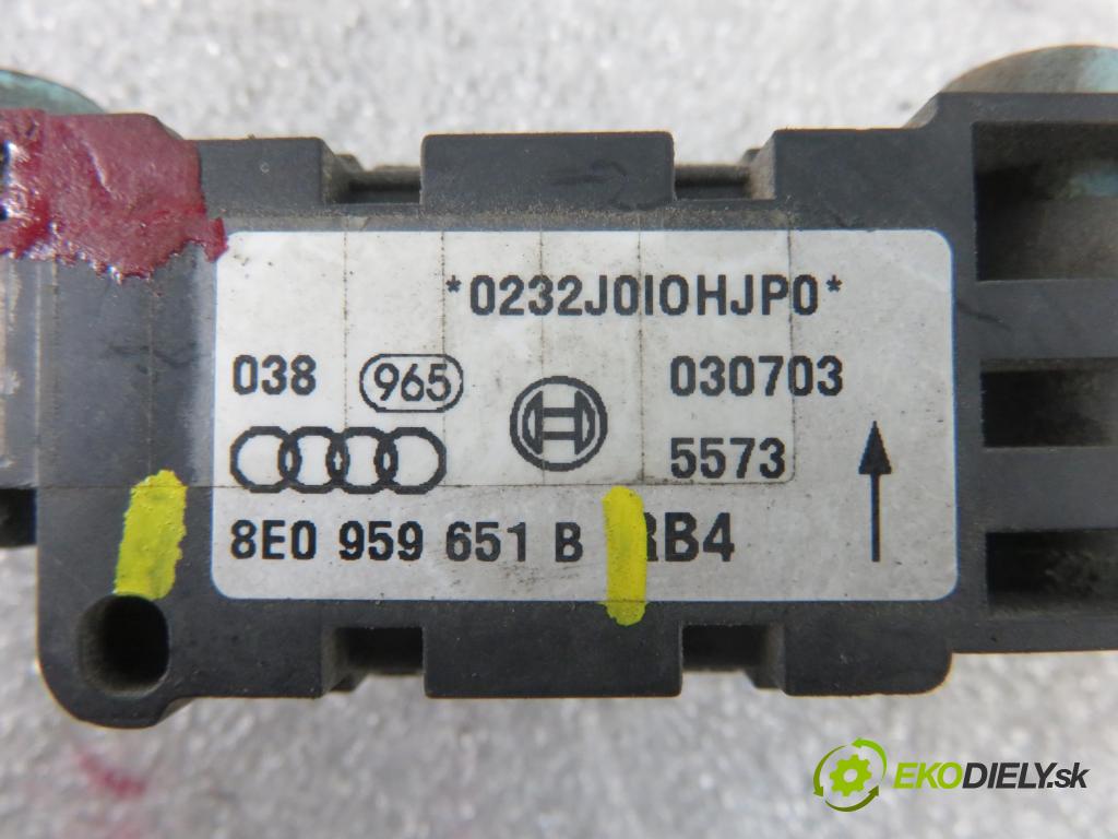AUDI A3 (8P1) HB 2003 77,00 1.9 TDI PD 105 - BKC 1896,00 Snímač nárazu 8E0959651B (Snímače nárazu)