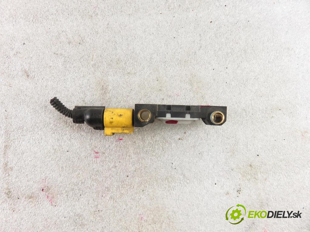 AUDI A3 (8P1) HB 2003 77,00 1.9 TDI PD 105 - BKC 1896,00 Snímač nárazu 8E0959651B (Snímače nárazu)