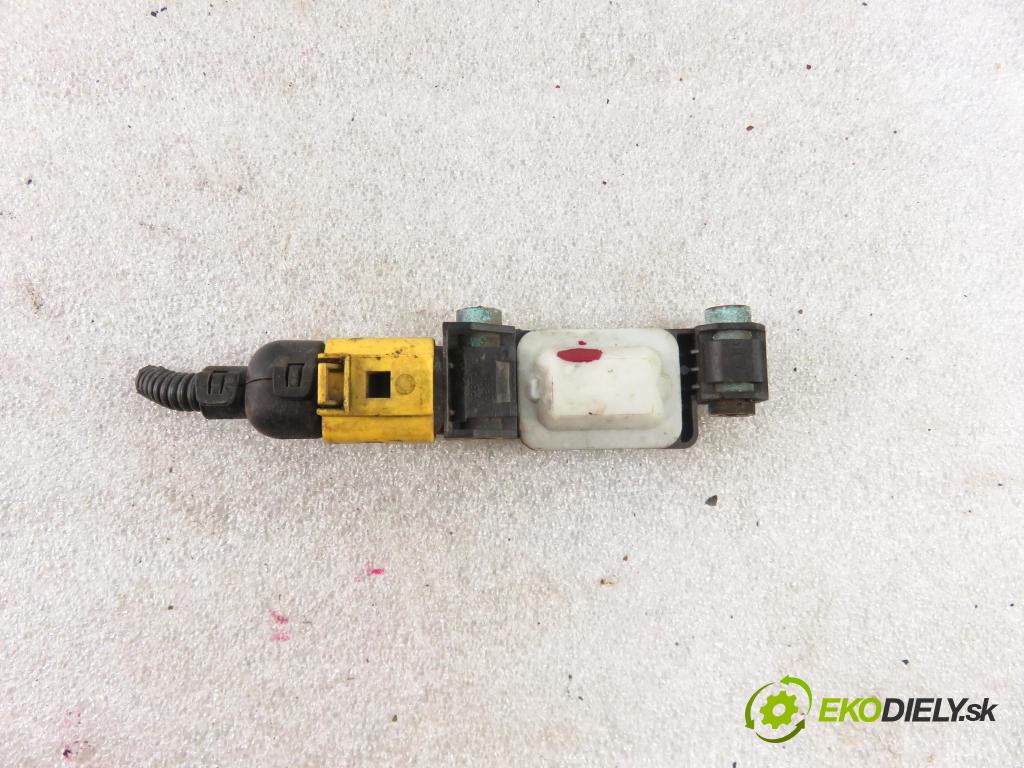 AUDI A3 (8P1) HB 2003 77,00 1.9 TDI PD 105 - BKC 1896,00 Snímač nárazu 8E0959651B (Snímače nárazu)