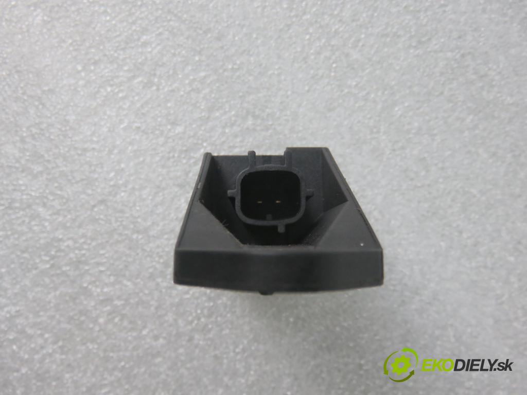 VW PASSAT B5.5 Variant (3B6) KOMBI 2002 96,00 1.9 TDI 4motion - AVF 1896,00 Snímač nárazu 5WK42895 ; 6Q0909606 (Snímače nárazu)