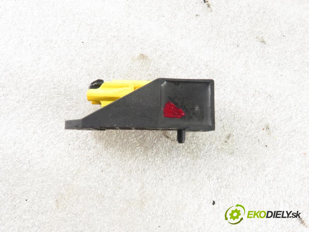 VW PASSAT B5.5 Variant (3B6) KOMBI 2002 96,00 1.9 TDI 4motion - AVF 1896,00 Snímač nárazu 5WK42895 ; 6Q0909606 (Snímače nárazu)