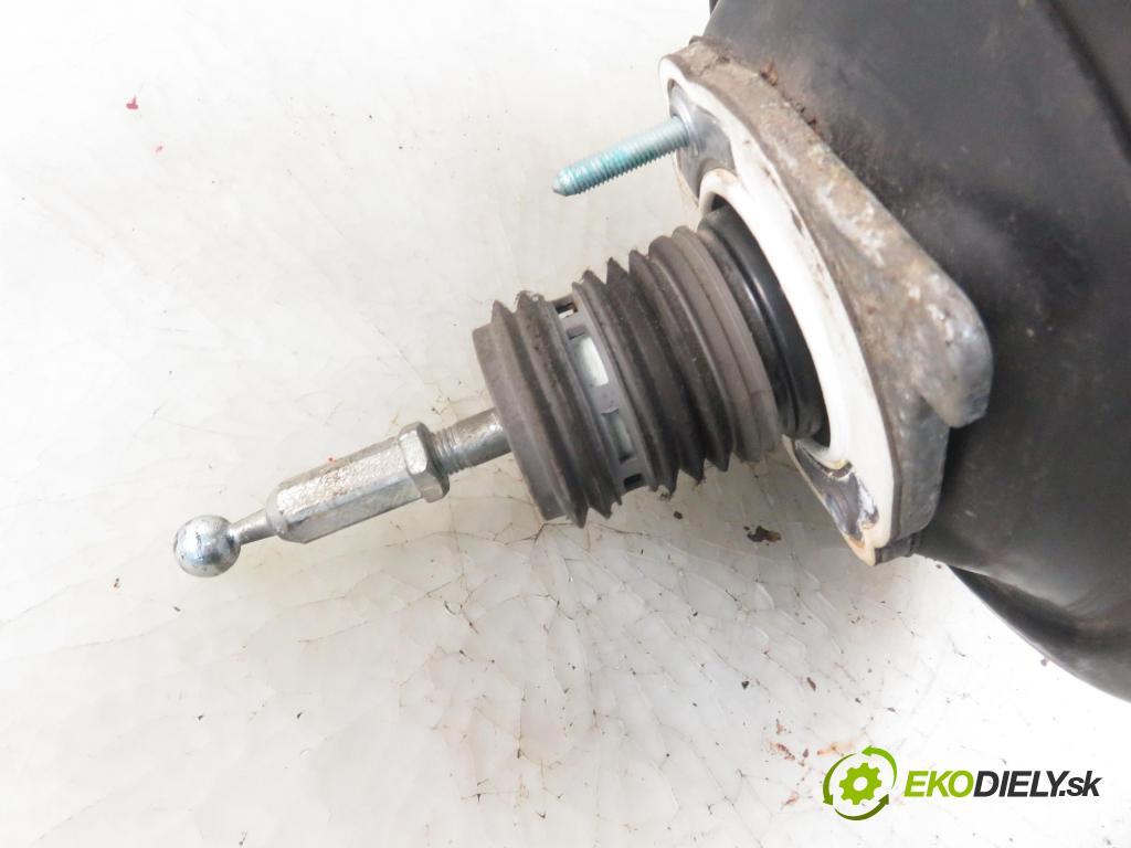 AUDI A4 (8E2, B6) SEDAN 2002 96,00 1.9 TDI PD 130 1896,00 Posilovač 8E0612105M (Servočerpadlá, pumpy riadenia)