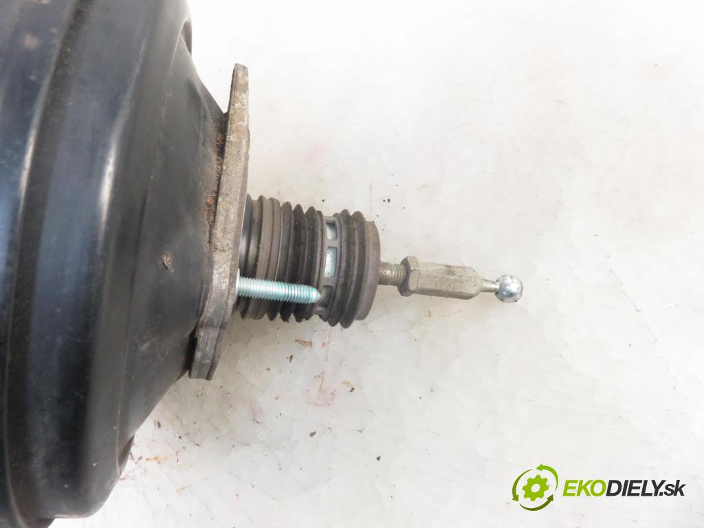 AUDI A4 (8E2, B6) SEDAN 2002 96,00 1.9 TDI PD 130 1896,00 Posilovač 8E0612105M (Servočerpadlá, pumpy riadenia)