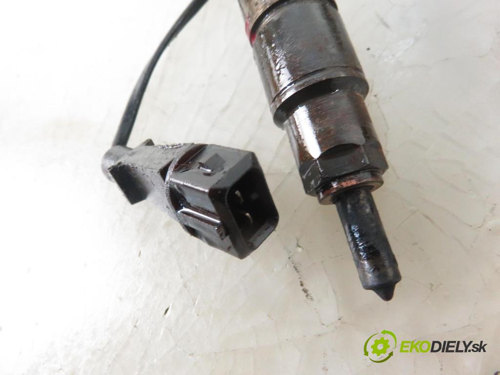 AUDI A4 (8D2, B5) SEDAN 1997 81,00 1.9 TDI 110 - AFN 1896,00 vstřikovací ventily 028130201S ; 028130201T (Vstřikovací ventily)
