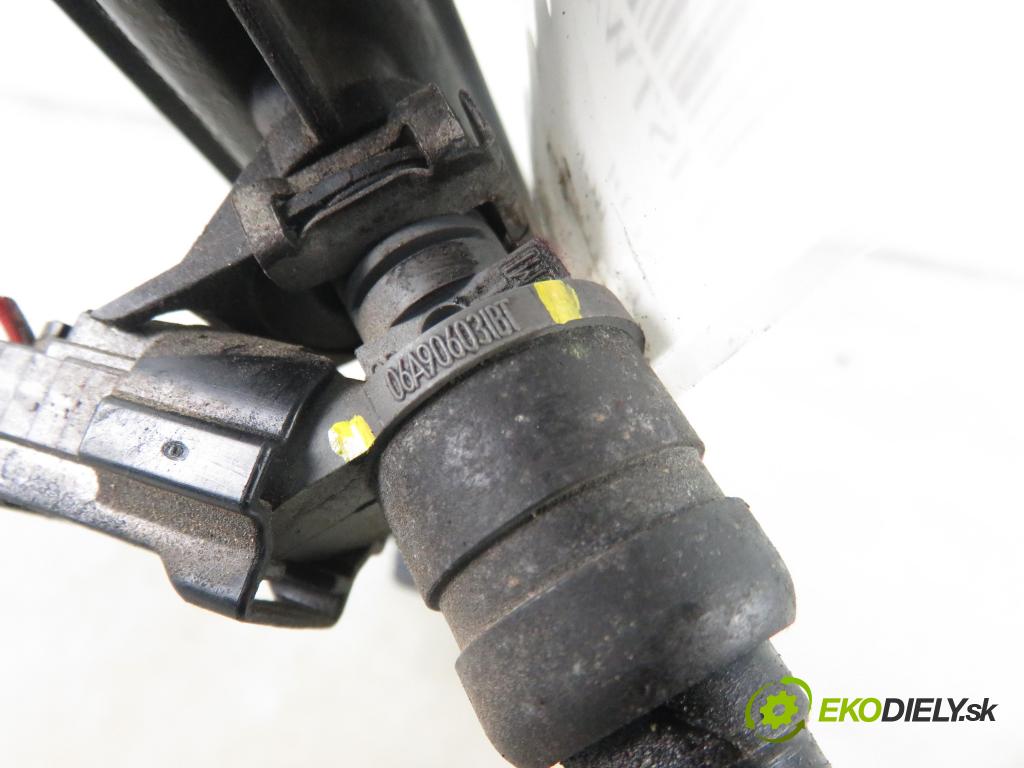 AUDI A3 (8P1) HB 2003 75,00 1.6 - BGU 1595,00 Lišta vstrekovacia 06A133317AC ; 06A906031BT (Vstrekovacie lišty)