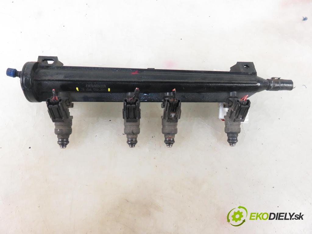 AUDI A3 (8P1) HB 2003 75,00 1.6 - BGU 1595,00 Lišta vstrekovacia 06A133317AC ; 06A906031BT (Vstrekovacie lišty)