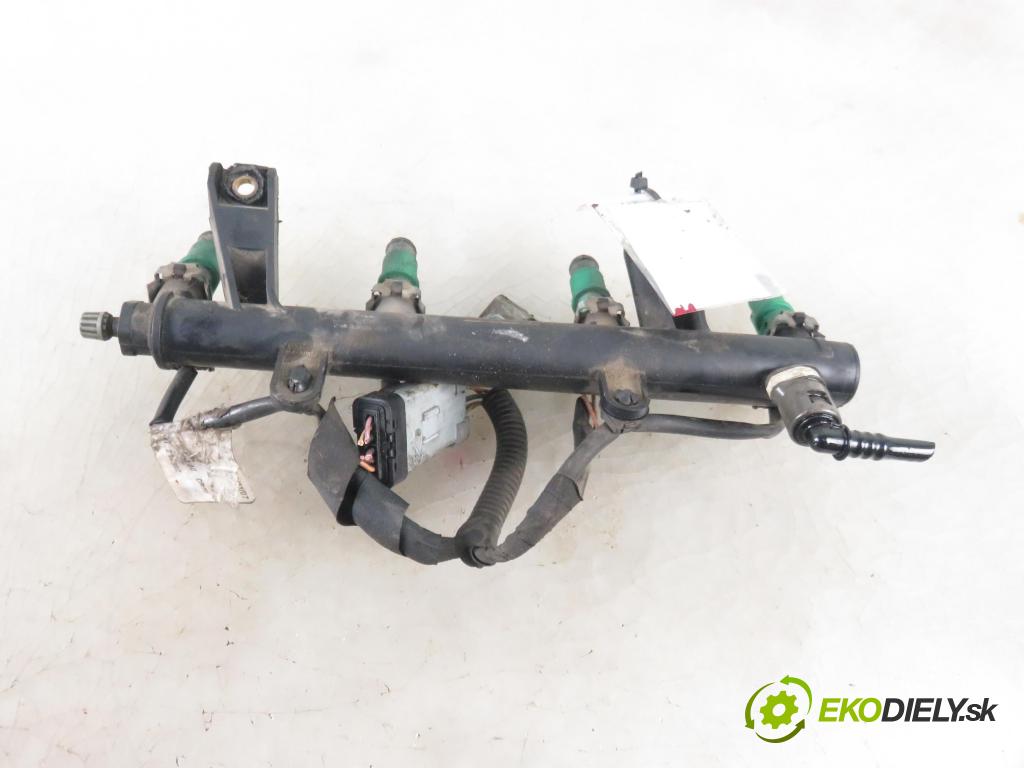 PEUGEOT 207 SW (WK_) KOMBI 2008 54,00 1.4 8V 73 - KFV (TU3A) 1360,00 Lišta vstrekovacia 9655833580 ; 01F023 (Vstrekovacie lišty)