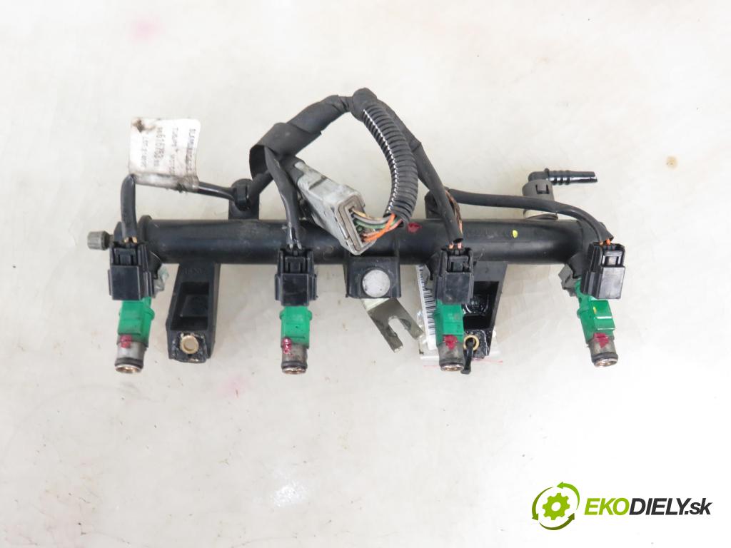 PEUGEOT 207 SW (WK_) KOMBI 2008 54,00 1.4 8V 73 - KFV (TU3A) 1360,00 Lišta vstrekovacia 9655833580 ; 01F023 (Vstrekovacie lišty)