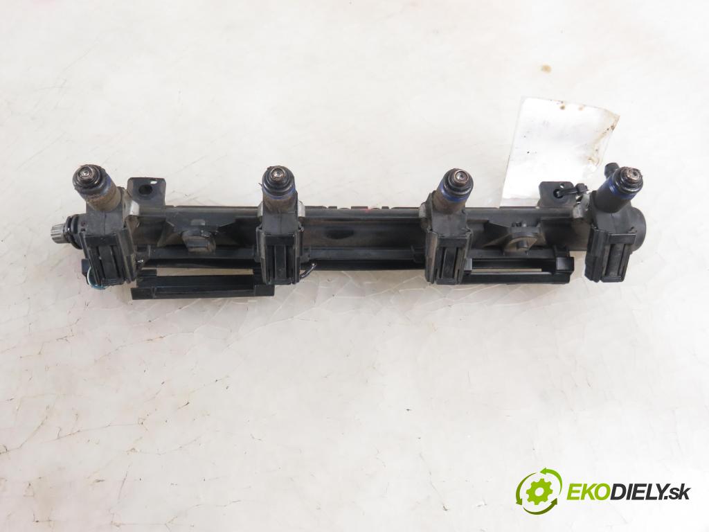 SEAT IBIZA III (6L1) HB 2005 55,00 1.4 16V - BKY 1390,00 Lišta vstrekovacia 036133319BH ; 036906031AB ; 036133320 (Vstrekovacie lišty)