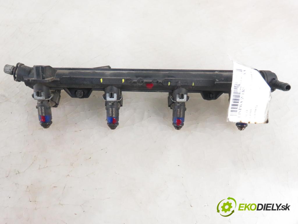 SEAT IBIZA III (6L1) HB 2005 55,00 1.4 16V - BKY 1390,00 Lišta vstrekovacia 036133319BH ; 036906031AB ; 036133320 (Vstrekovacie lišty)