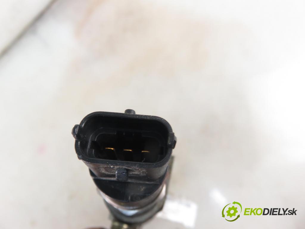 VOLVO S60 I (384) SEDAN 2002 120,00 2.4 D5 - D 5244 T 2401,00 Lišta vstrekovacia 8658252 ; 0445215010 ; 8631588 (Vstrekovacie lišty)