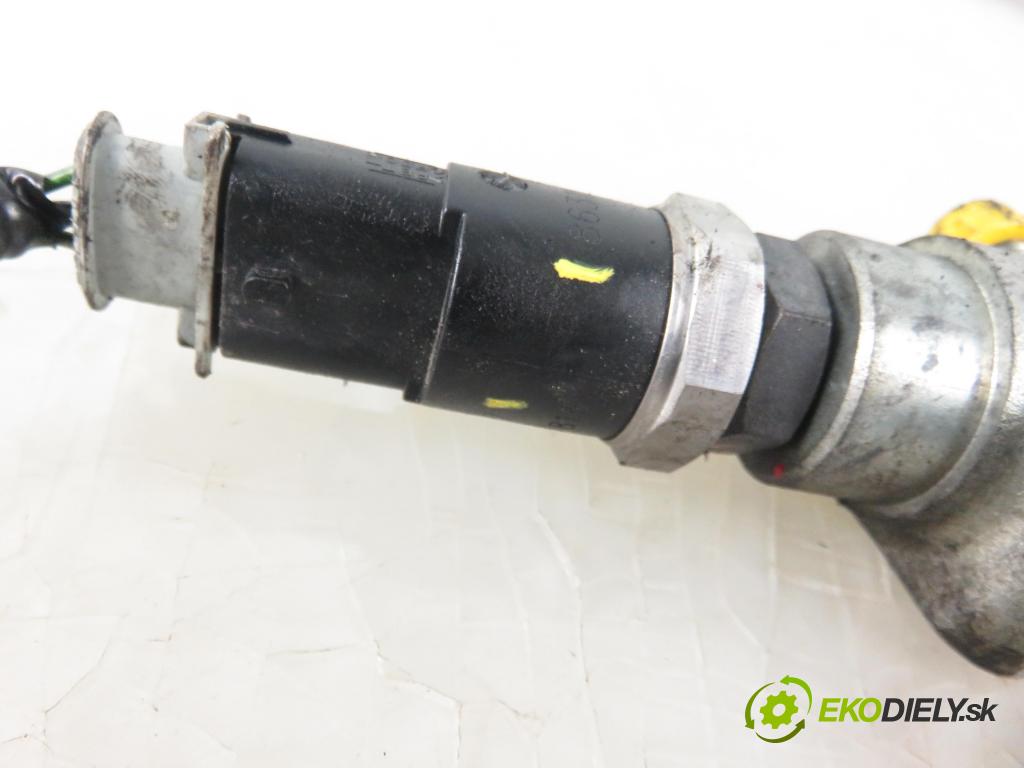 VOLVO S60 I (384) SEDAN 2002 120,00 2.4 D5 - D 5244 T 2401,00 Lišta vstrekovacia 8658252 ; 0445215010 ; 8631588 (Vstrekovacie lišty)