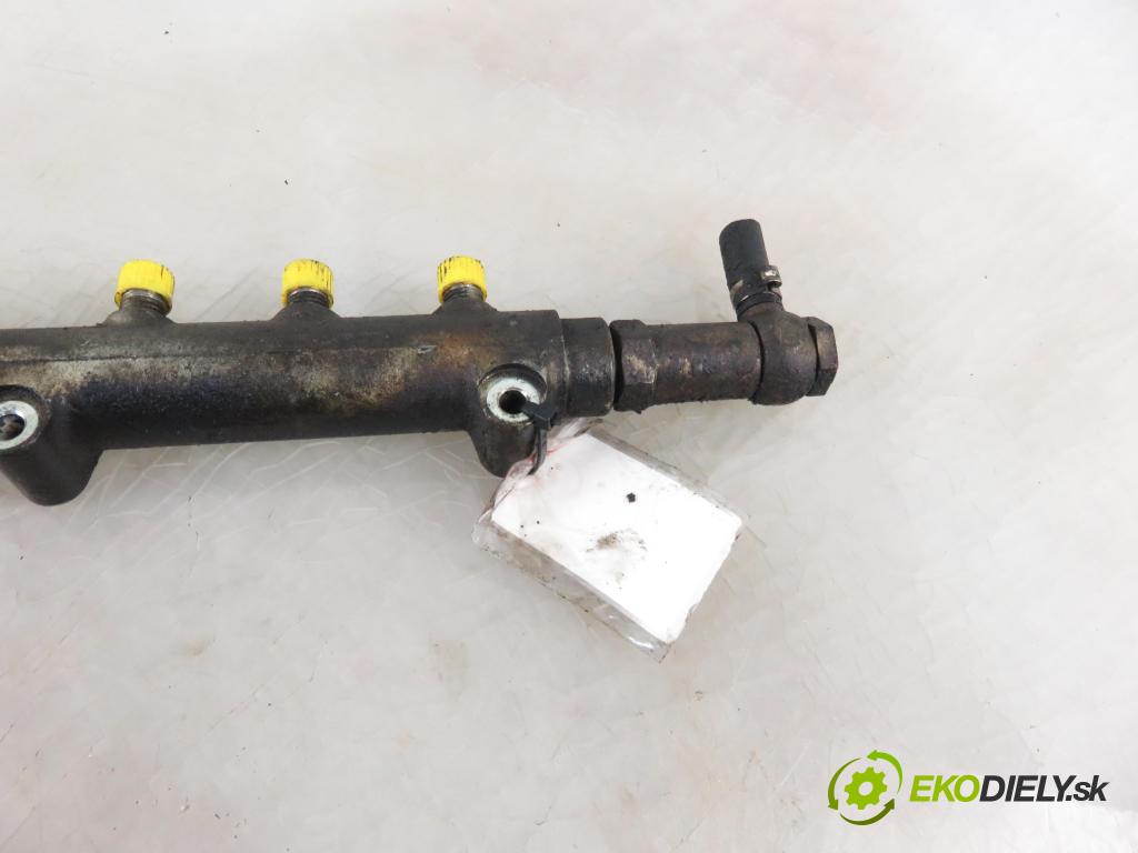 VOLVO S60 I (384) SEDAN 2002 120,00 2.4 D5 - D 5244 T 2401,00 Lišta vstrekovacia 8658252 ; 0445215010 ; 8631588 (Vstrekovacie lišty)