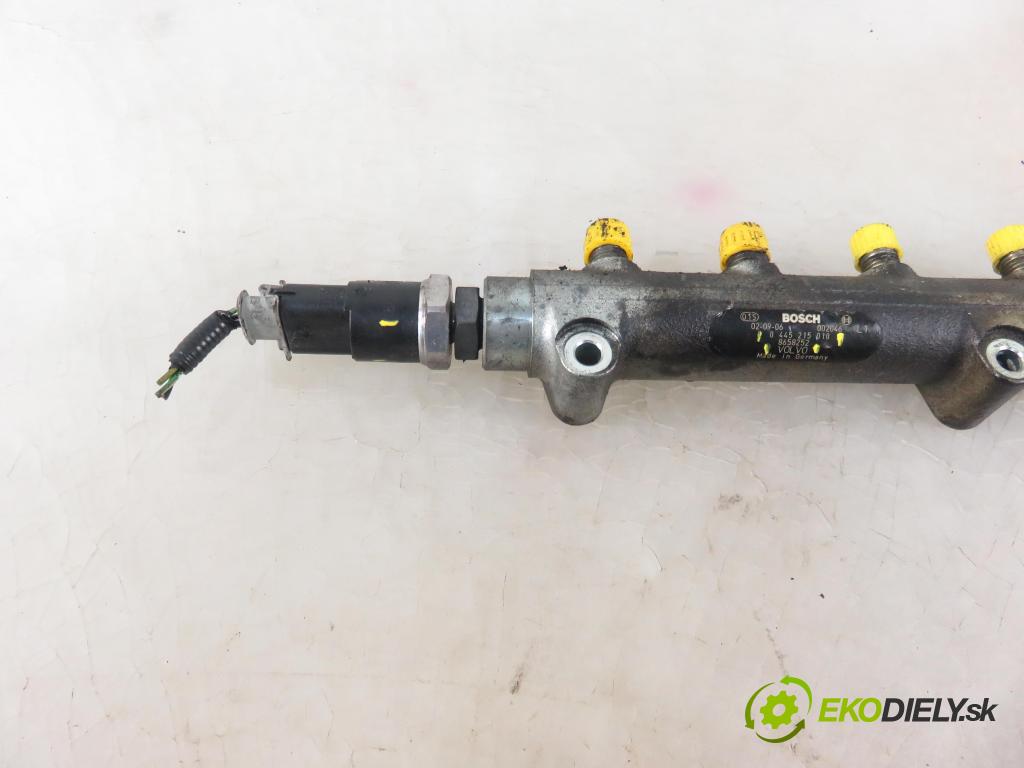 VOLVO S60 I (384) SEDAN 2002 120,00 2.4 D5 - D 5244 T 2401,00 Lišta vstrekovacia 8658252 ; 0445215010 ; 8631588 (Vstrekovacie lišty)