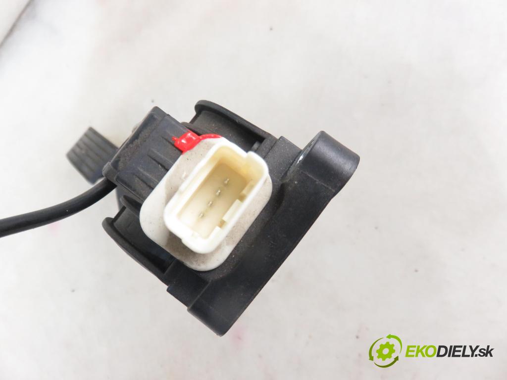 PEUGEOT 407 (6D_) SEDAN 2006 100,00 2.0 HDi 135 - RHR 1997,00 Potenciometer plynu 9650341780 ; 0280755012 (Pedále)