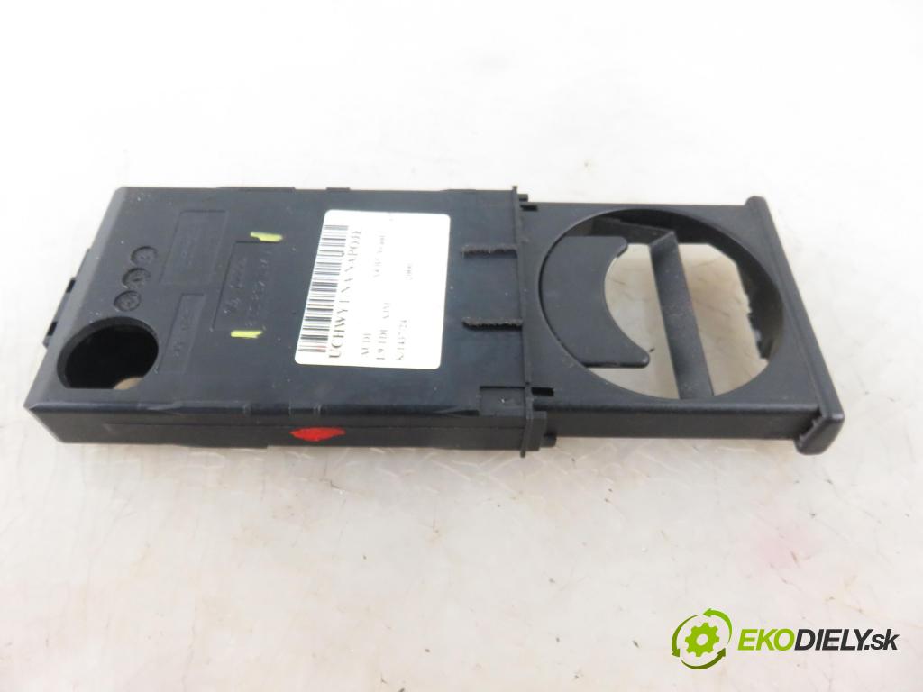 AUDI A4 Avant (8D5, B5) KOMBI 2000 85,00 1.9 TDI - AJM 1896,00 Držiak na nápoje 8D0862534A (Úchyty, držiaky na nápoje)