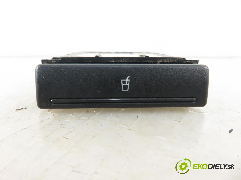 AUDI A4 Avant (8D5, B5) KOMBI 2000 85,00 1.9 TDI - AJM 1896,00 Držiak na nápoje 8D0862534A (Úchyty, držiaky na nápoje)