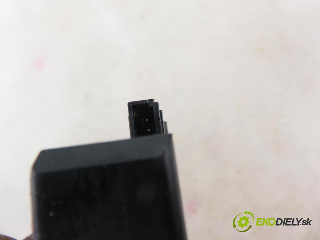 AUDI A4 Avant (8D5, B5) KOMBI 2000 85,00 1.9 TDI - AJM 1896,00 Držiak na nápoje 8D0862534A (Úchyty, držiaky na nápoje)