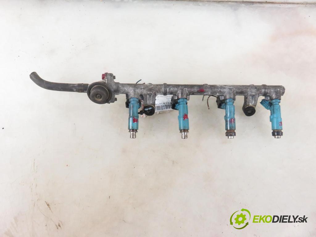 TOYOTA YARIS (_P1_) HB 2004 64,00 1.3 VVTi 87 - 2SZ-FE 1298,00 Lišta vstrekovacia 2325023020 (Vstrekovacie lišty)