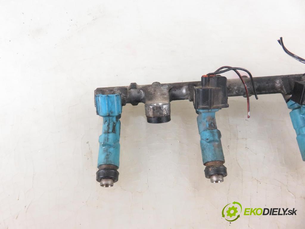 TOYOTA YARIS (_P1_) HB 2004 64,00 1.3 VVTi 87 - 2SZ-FE 1298,00 Lišta vstrekovacia 2325023020 (Vstrekovacie lišty)