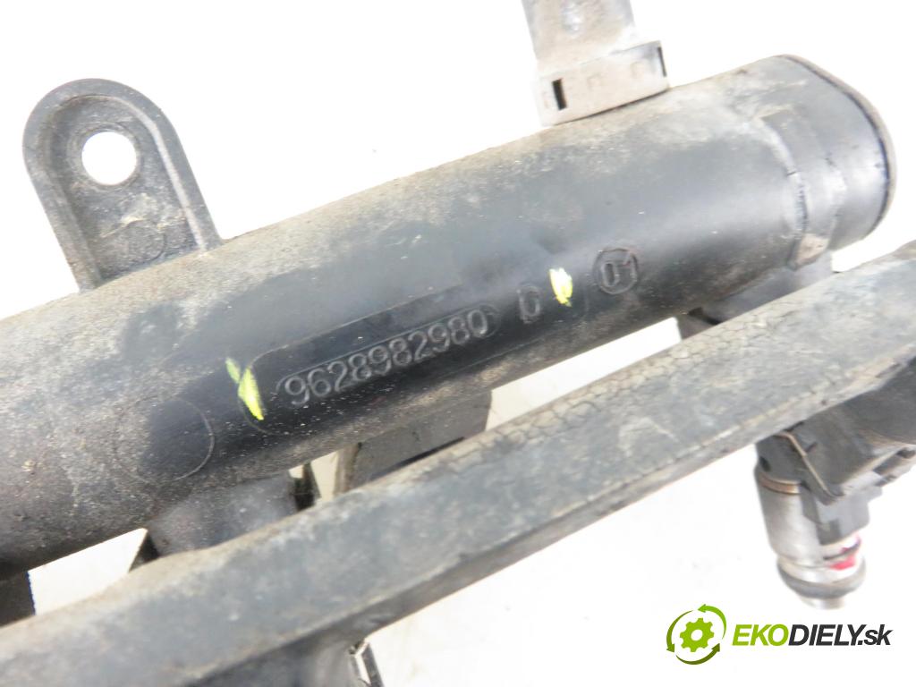 PEUGEOT 206 liftback (2A/C) HB 2001 440,00 1.1 i - HFX (TU1JP) 1124,00 Lišta vstrekovacia 9628982980D (Vstrekovacie lišty)