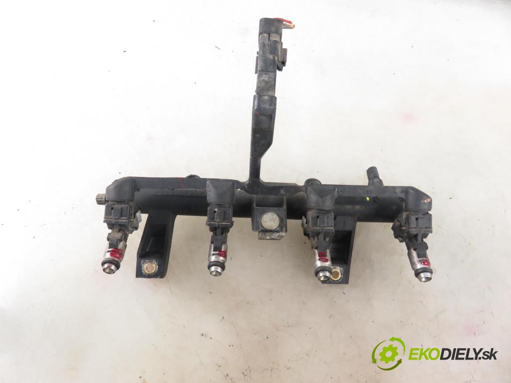 PEUGEOT 206 liftback (2A/C) HB 2001 440,00 1.1 i - HFX (TU1JP) 1124,00 Lišta vstrekovacia 9628982980D (Vstrekovacie lišty)