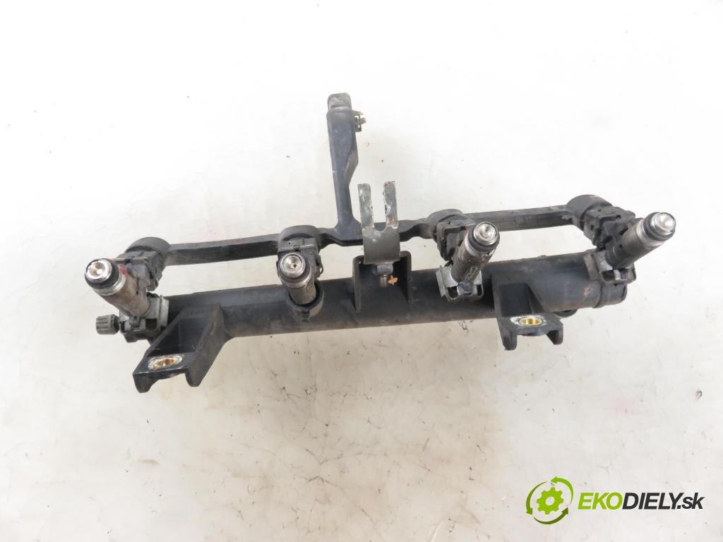 PEUGEOT 206 liftback (2A/C) HB 2001 440,00 1.1 i - HFX (TU1JP) 1124,00 Lišta vstrekovacia 9628982980D (Vstrekovacie lišty)