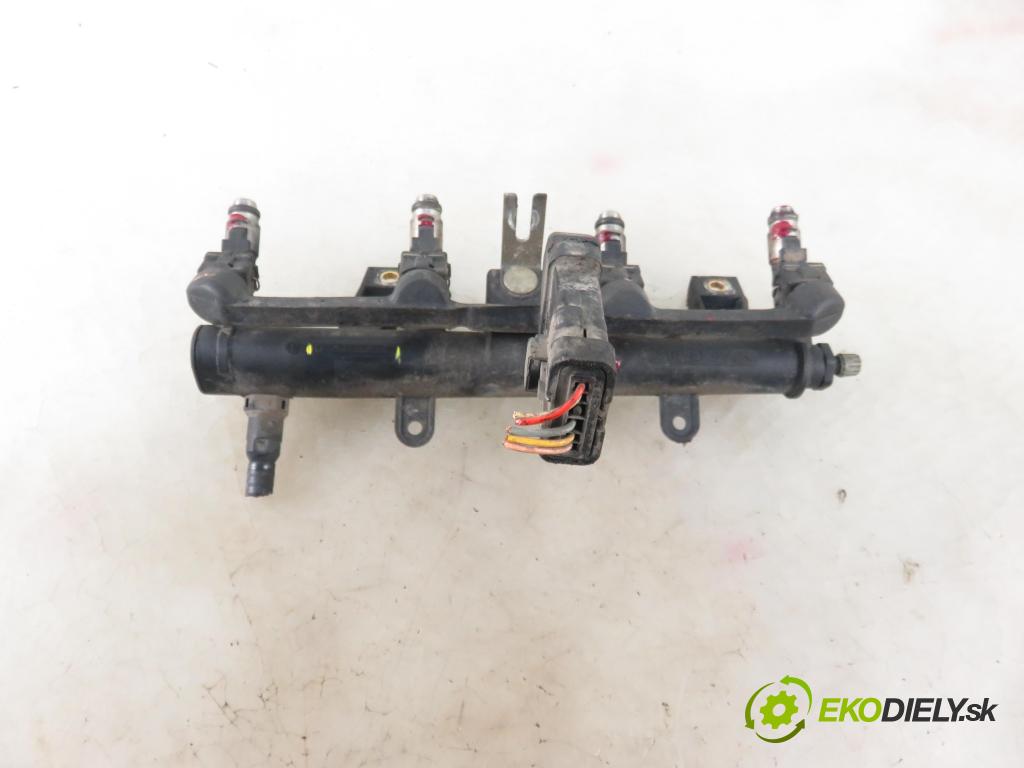 PEUGEOT 206 liftback (2A/C) HB 2001 440,00 1.1 i - HFX (TU1JP) 1124,00 Lišta vstrekovacia 9628982980D (Vstrekovacie lišty)