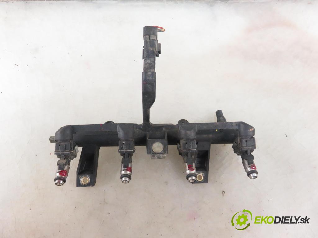 PEUGEOT 206 liftback (2A/C) HB 2001 440,00 1.1 i - HFX (TU1JP) 1124,00 Lišta vstrekovacia 9628982980D (Vstrekovacie lišty)