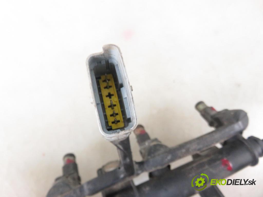 PEUGEOT 206 liftback (2A/C) HB 2004 55,00 1.4 75 - KFW 1360,00 Lišta vstrekovacia 9628982980D (Vstrekovacie lišty)