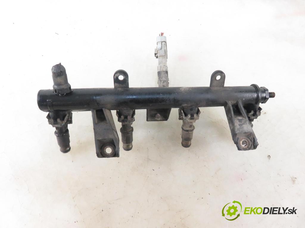 PEUGEOT 206 liftback (2A/C) HB 2004 55,00 1.4 75 - KFW 1360,00 Lišta vstrekovacia 9628982980D (Vstrekovacie lišty)