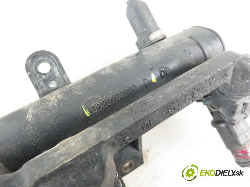 PEUGEOT 206 liftback (2A/C) HB 2004 55,00 1.4 75 - KFW 1360,00 Lišta vstrekovacia 9628982980D (Vstrekovacie lišty)