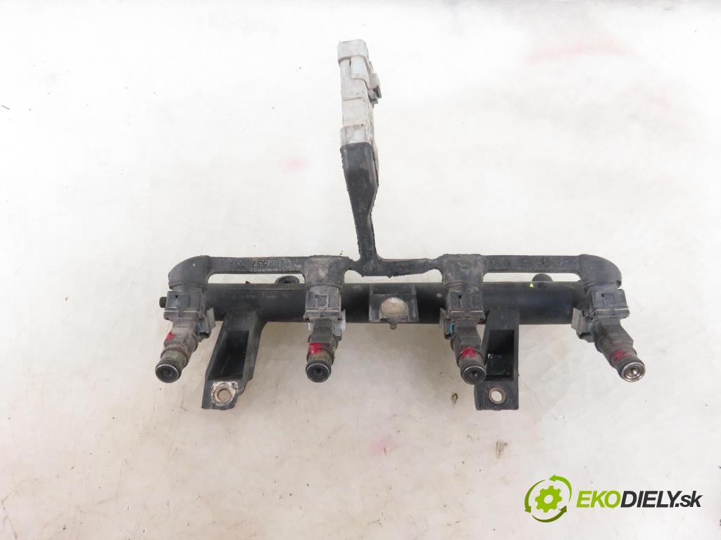 PEUGEOT 206 liftback (2A/C) HB 2004 55,00 1.4 75 - KFW 1360,00 Lišta vstrekovacia 9628982980D (Vstrekovacie lišty)