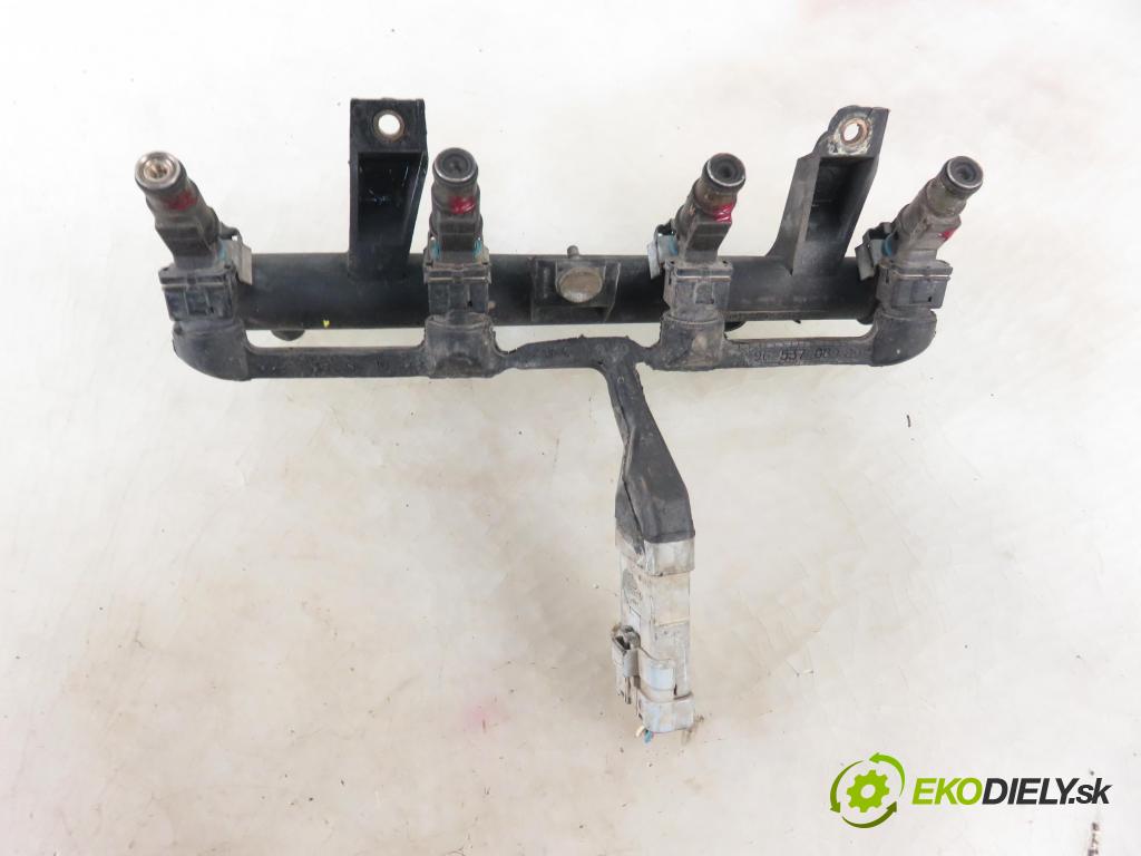 PEUGEOT 206 liftback (2A/C) HB 2004 55,00 1.4 75 - KFW 1360,00 Lišta vstrekovacia 9628982980D (Vstrekovacie lišty)