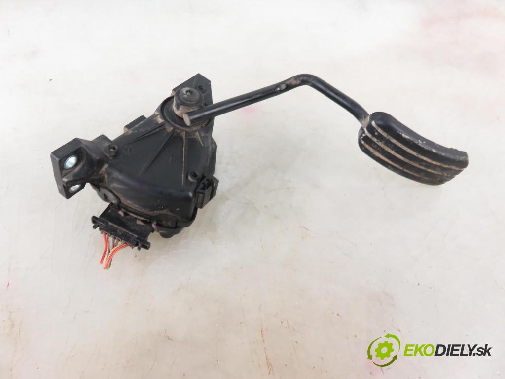 OPEL VIVARO A Autobus (X83) BUS 2005 74,00 1.9 CDTI 101 - F9Q 760 1870,00 Potenciometer plynu 7700313060 ; 6PV00811914 (Pedále)