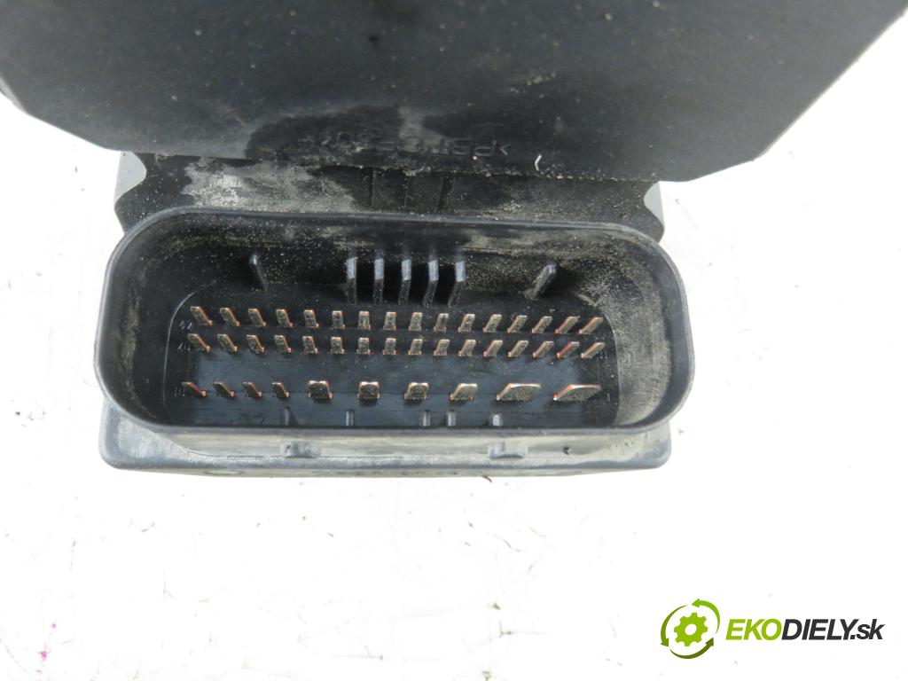 TOYOTA AVENSIS sedan (_T25_) LIFTBACK 2003 85,00 2.0 D-CAT 116- 1CD-FTV 1995,00 Pumpa ABS 8954105071 ; 0265950101 ; 4454005031 (Pumpy ABS)