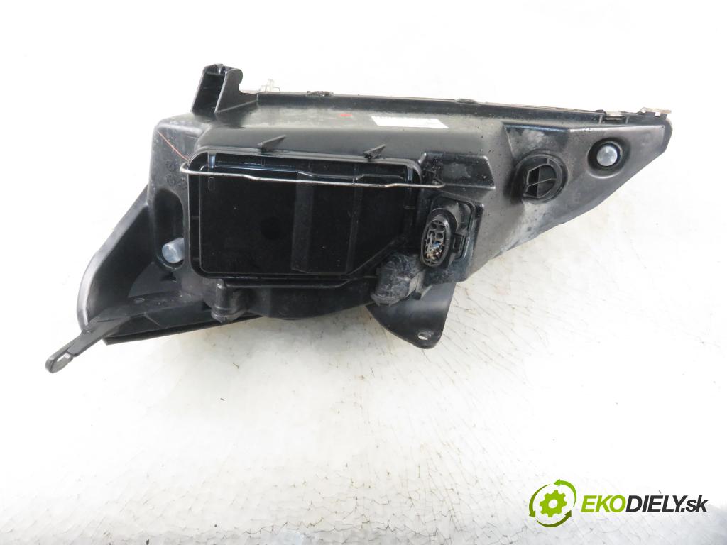 FORD FOCUS Turnier (DNW) KOMBI 2004 85,00 1.8 TDCi - F9DA 1753,00 Svetlo PP