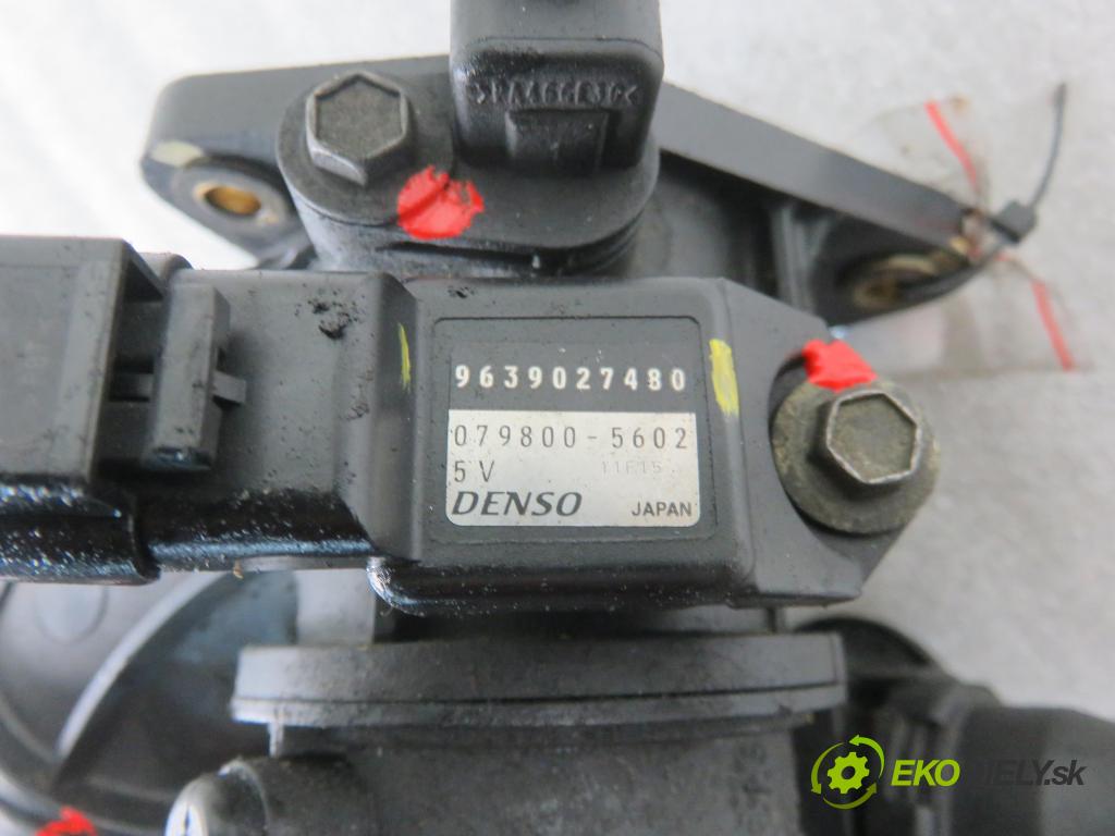 PEUGEOT 407 (6D_) SEDAN 2006 100,00 2.0 HDi 135 - RHR 1997,00 Škrtiaca klapka 9646846380 ; 9639027480 (Škrtiace klapky)
