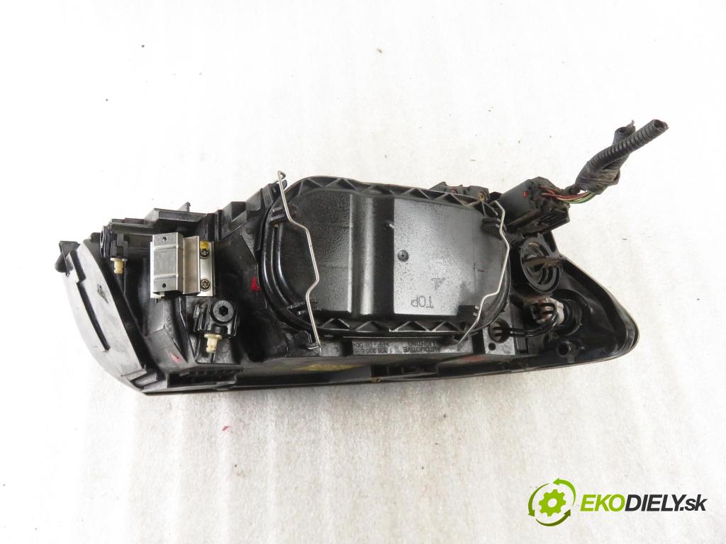 VOLVO V50 (MW) KOMBI 2006 100,00 2.0 D 136 - D 4204 T (PSA) 1997,00 Svetlo LP 30678916