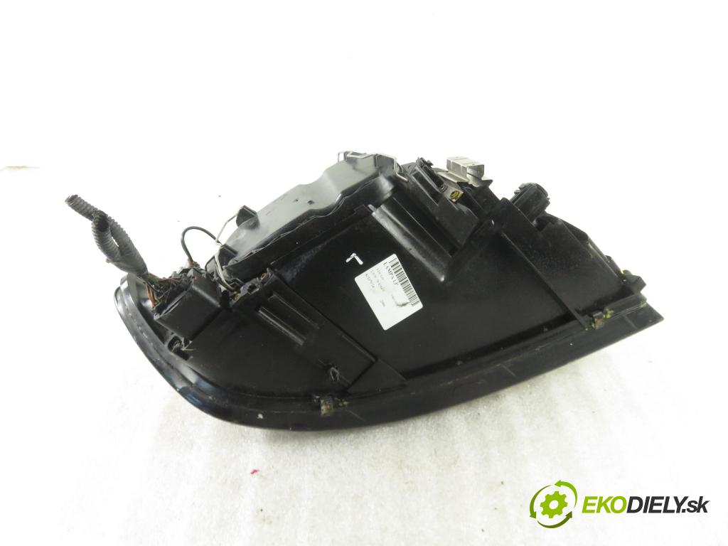 VOLVO V50 (MW) KOMBI 2006 100,00 2.0 D 136 - D 4204 T (PSA) 1997,00 Svetlo LP 30678916