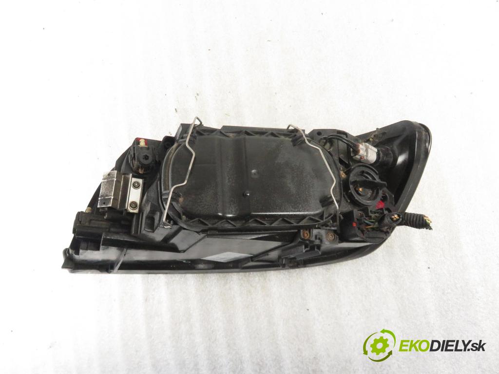 VOLVO V50 (MW) KOMBI 2006 100,00 2.0 D 136 - D 4204 T (PSA) 1997,00 Svetlo PP 30698653