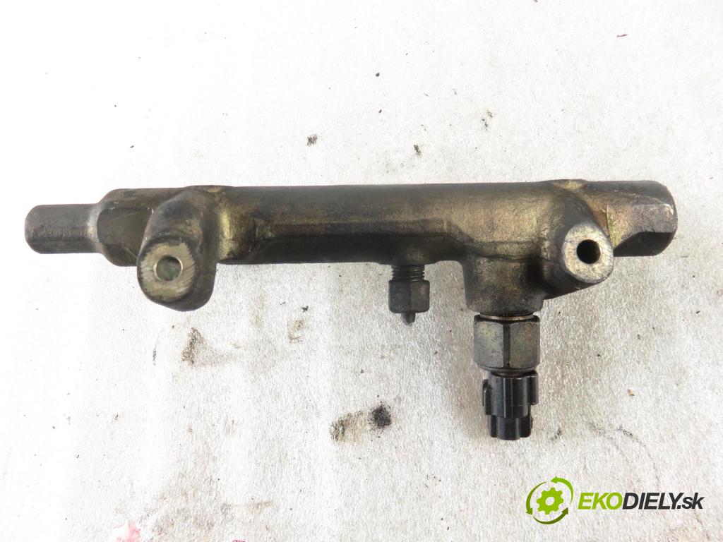 OPEL MERIVA A nadwozie wielkoprzestrzenne (MPV) (X03) MINIVAN 2004 74,00 1.7 CDTI 100 - Z 17 DTH 1686,00 Lišta vstrekovacia  (Vstrekovacie lišty)