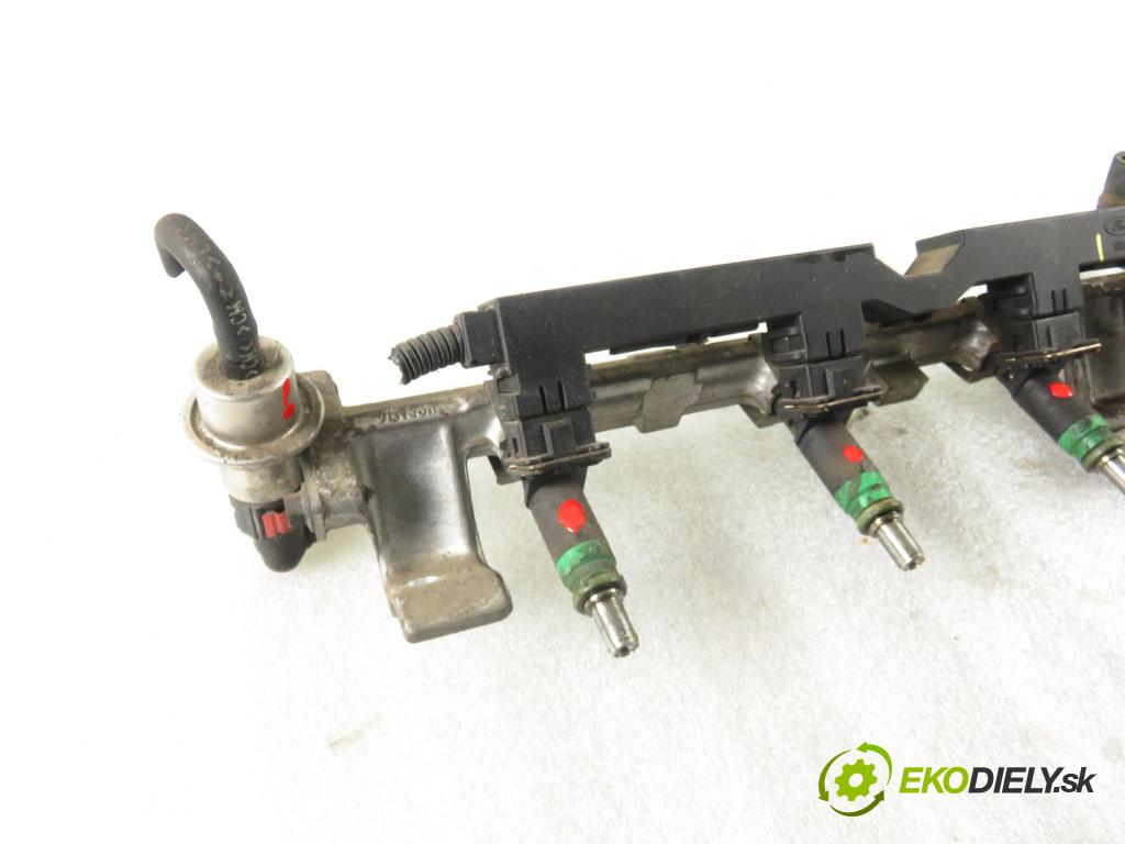 FORD FOCUS Turnier (DNW) KOMBI 2004 74,00 1.6 16V - FYDD 1596,00 Lišta vstrekovacia 98AG14A390LB (Vstrekovacia lišta)