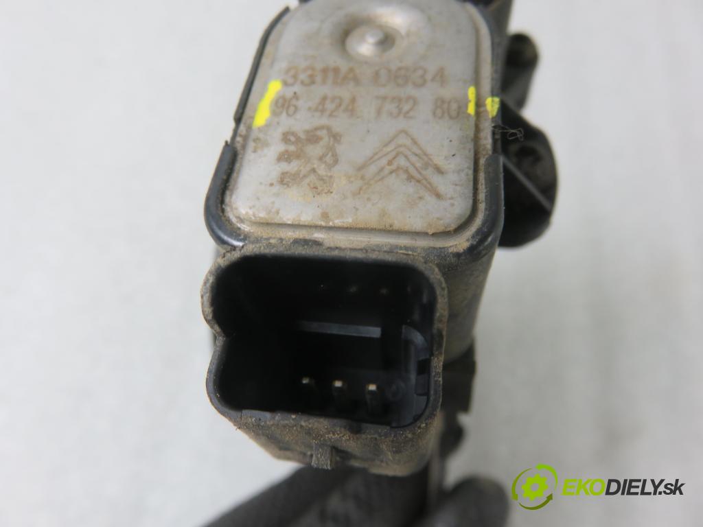 PEUGEOT 206 liftback (2A/C) HB 2002 440,00 1.1 i - HFX (TU1JP) 1124,00 Škrtiaca klapka 9642473280 (Škrtiace klapky)