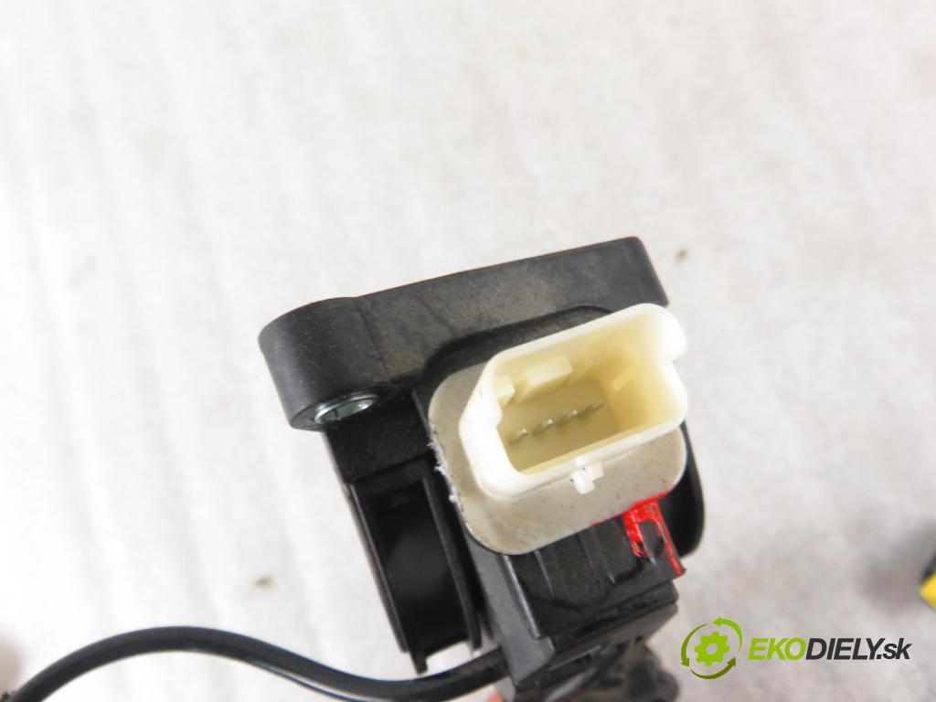 PEUGEOT 307 (3A/C) HB 2005 80,00 1.6 HDi 110 1560,00 Potenciometer plynu 0280755046 ; 9657395877 (Pedále)