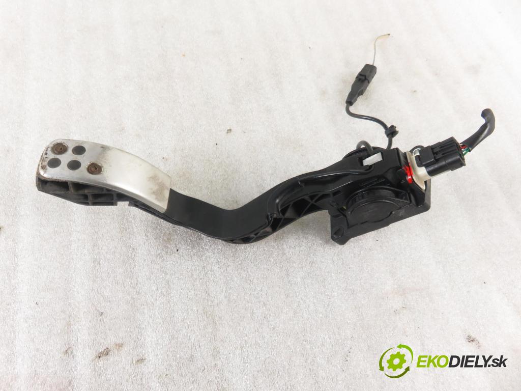 PEUGEOT 307 (3A/C) HB 2005 80,00 1.6 HDi 110 1560,00 Potenciometer plynu 0280755046 ; 9657395877 (Pedále)