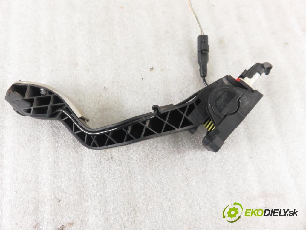 PEUGEOT 307 (3A/C) HB 2005 80,00 1.6 HDi 110 1560,00 Potenciometer plynu 0280755046 ; 9657395877 (Pedále)