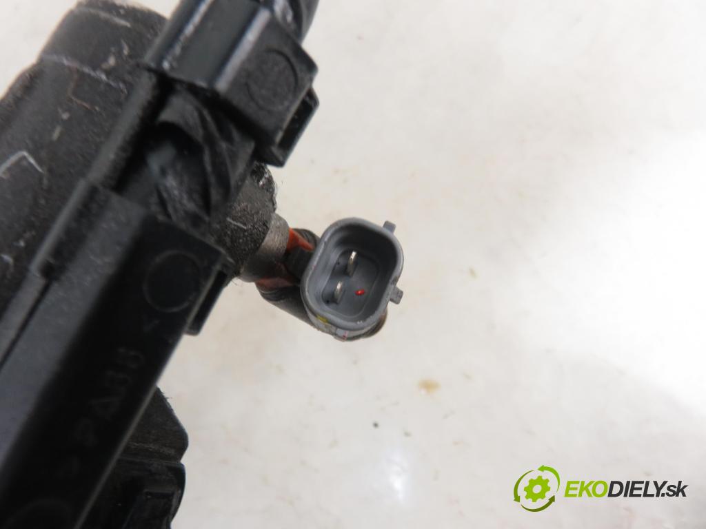 SEAT LEON (1M1) HB 2001 55,00 1.4 16V - AXP 1390,00 Lišta vstrekovacia 036133319AA ; 036031G ; IWP092 (Vstrekovacie lišty)